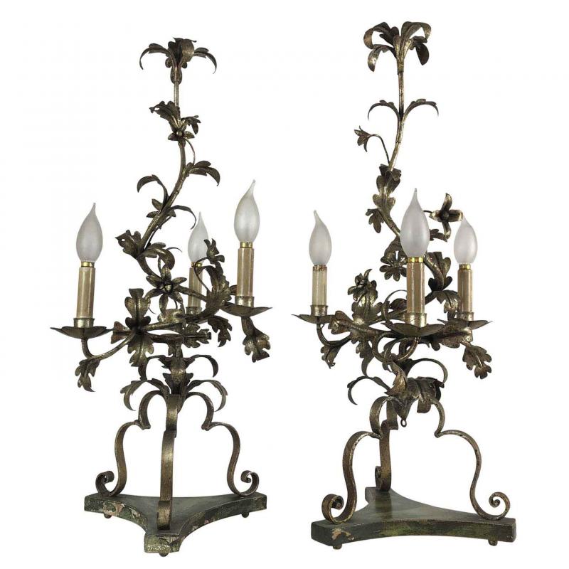 Stare świeczniki z kutego żelaza – idealne do dużego salonu