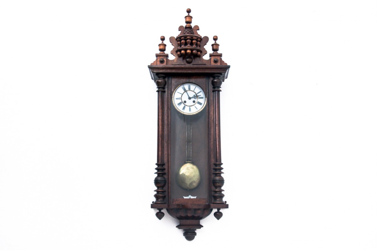Stary antyczny zegar – osobliwy dodatek do wnętrz