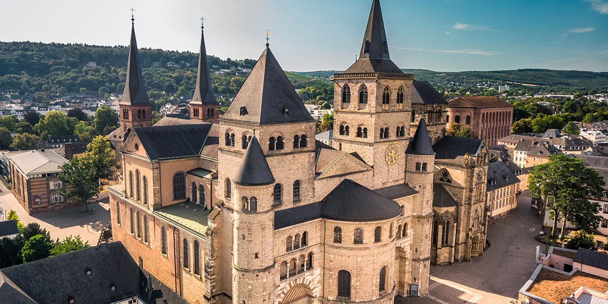 Najstarsza katedra w Europie – spór, kryteria i kandydaci